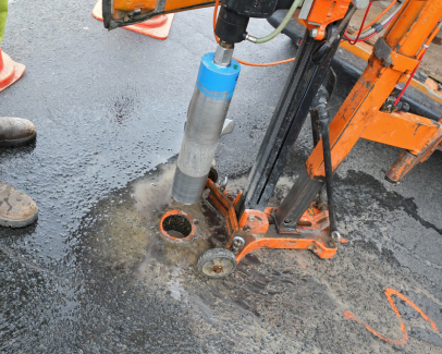Carrotage pour travaux de voirie à Bourges dans le Cher, région Centre-Val de Loire, par l'entreprise Dubuget SA